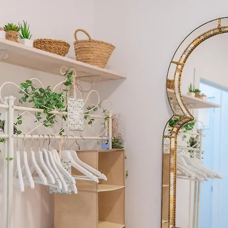Heritage Hideaway: A Step Back In Time Apartment