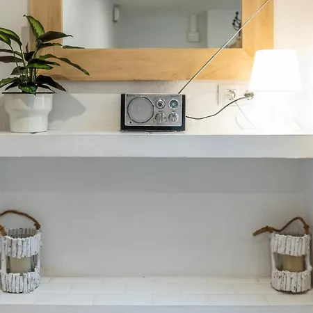 Heritage Hideaway: A Step Back In Time Apartment