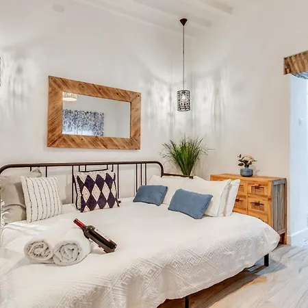 Apartment Heritage Hideaway: A Step Back In Time *